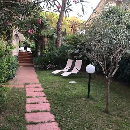 Villa Casa Paola Exclusive Seafront 240 Smq, Garden 600 Sqm *